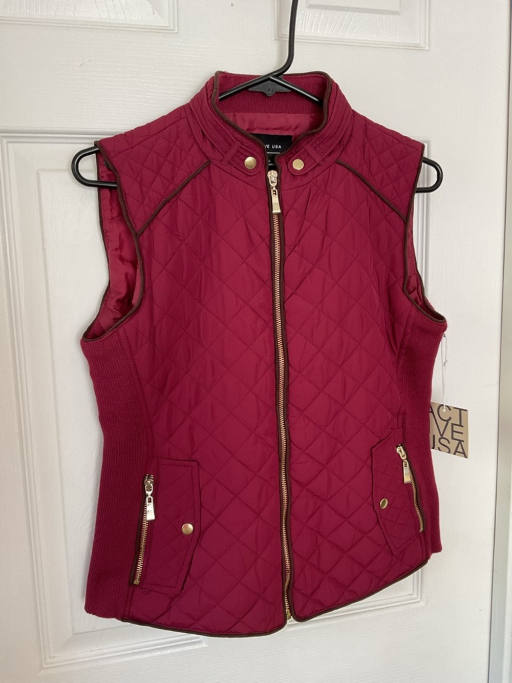 Active USA Burgundy Quilted Vest Gold Zip Knit Side Panels Women S NWT - Picture 2 of 14